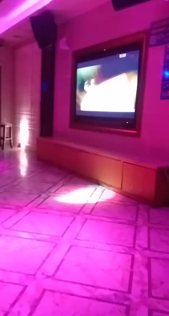 坐酌泠泠水，看煎坐酌泠泠水