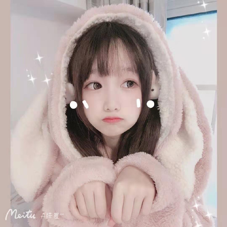 笑笑🍁小可耐海报