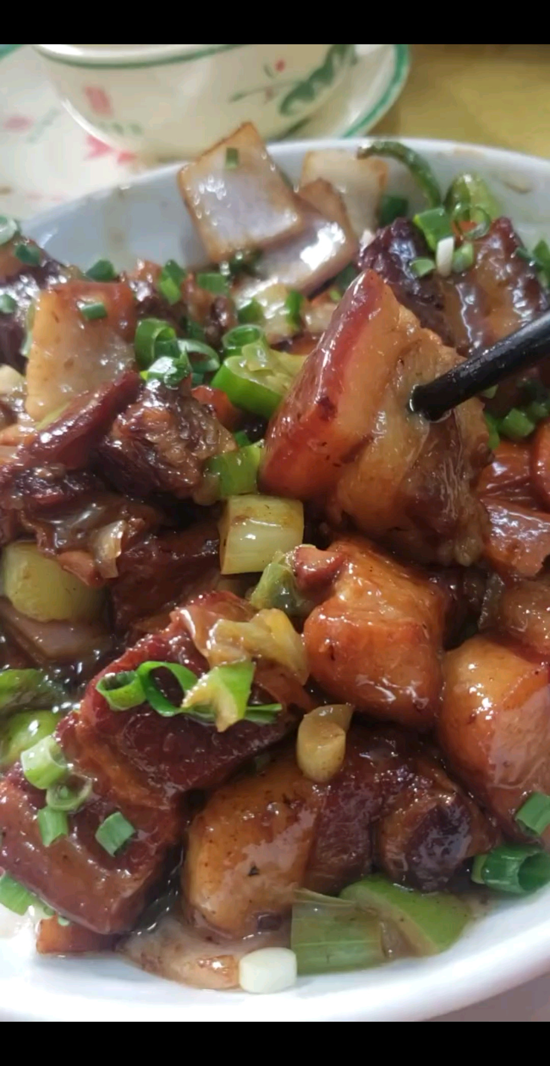 吃肉肉的妞。