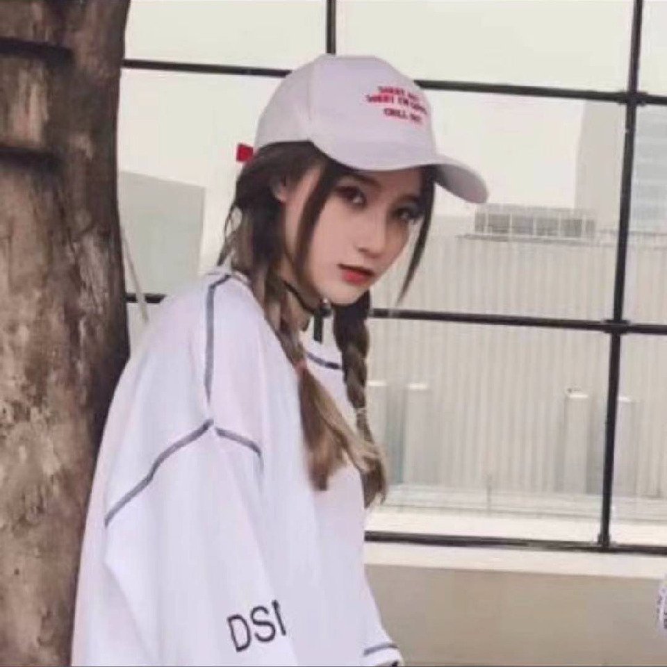 新人璐璐海报