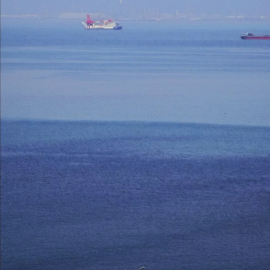 无语霓烟海报