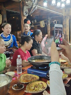 苗族小姐姐敬洒了