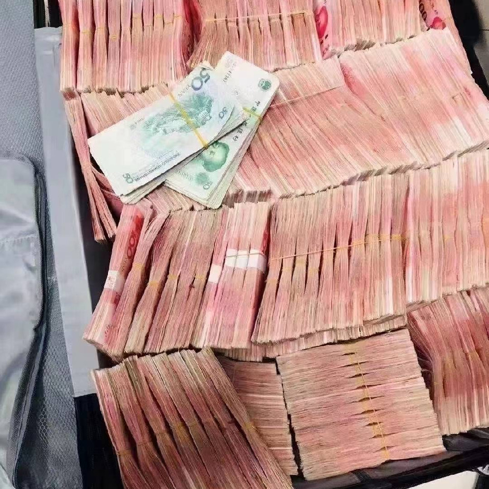 开往春天的地铁🚇海报