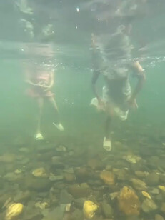 大熱天戶外游泳