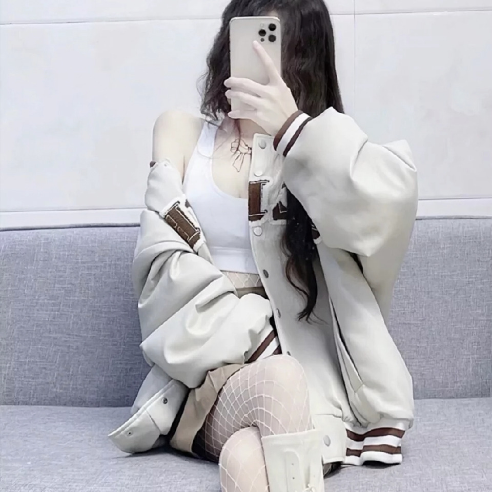 新人~小洁海报