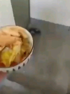 暖心！上海一对夫妻为