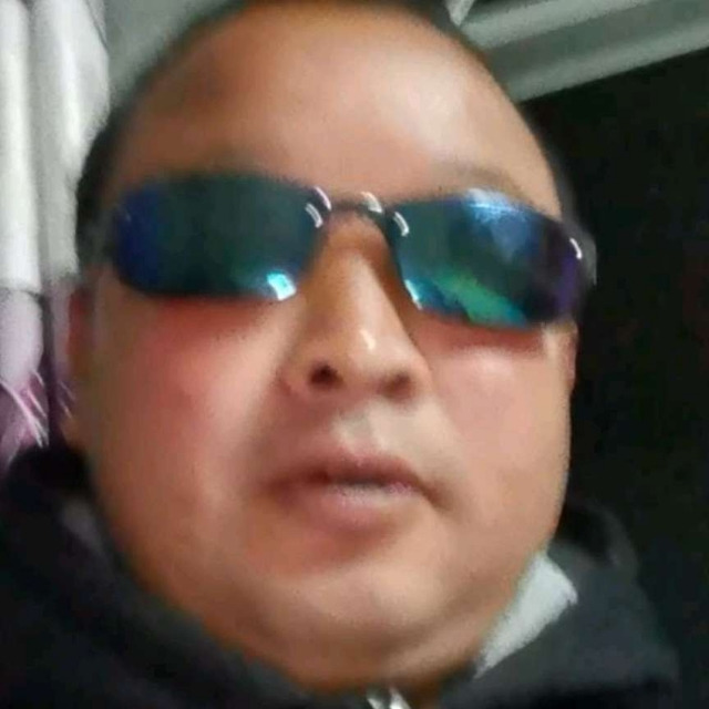 孤单的人恩施海报