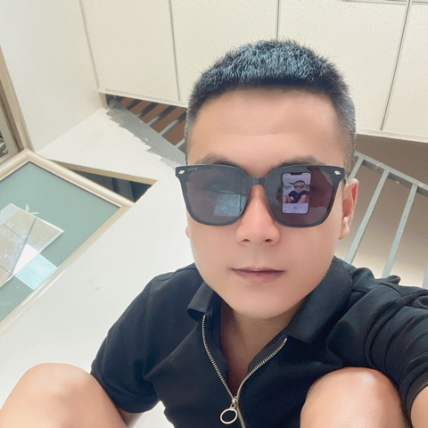 小伙很帅/海报