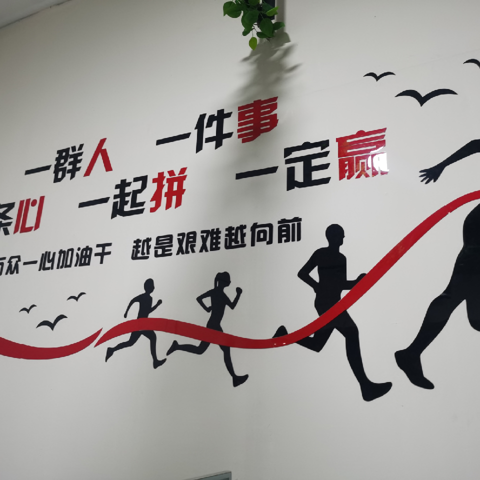 ☭乖巧双髻鲨海报