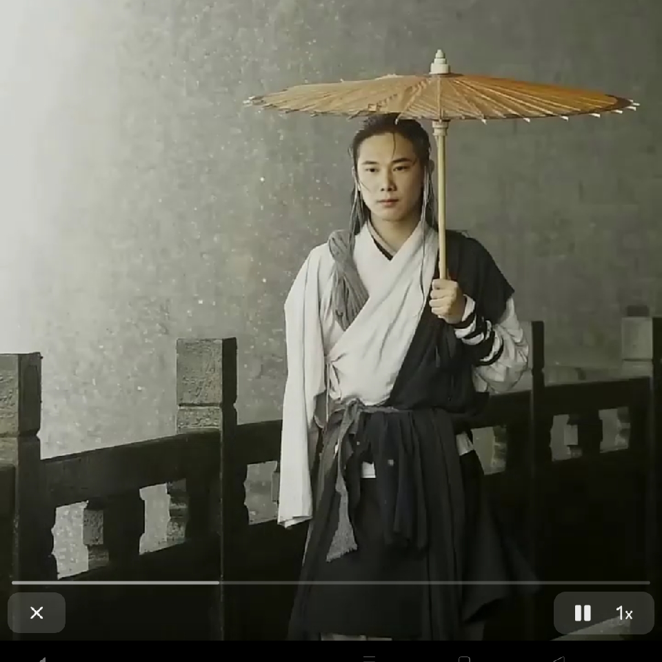 蚂蚁搬包谷海报