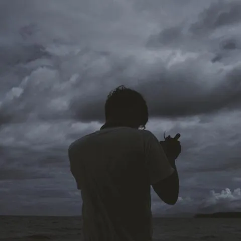 不如我送你一场春雨海报