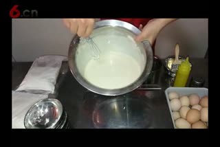 汉堡视频，鸡蛋汉堡的制作视频